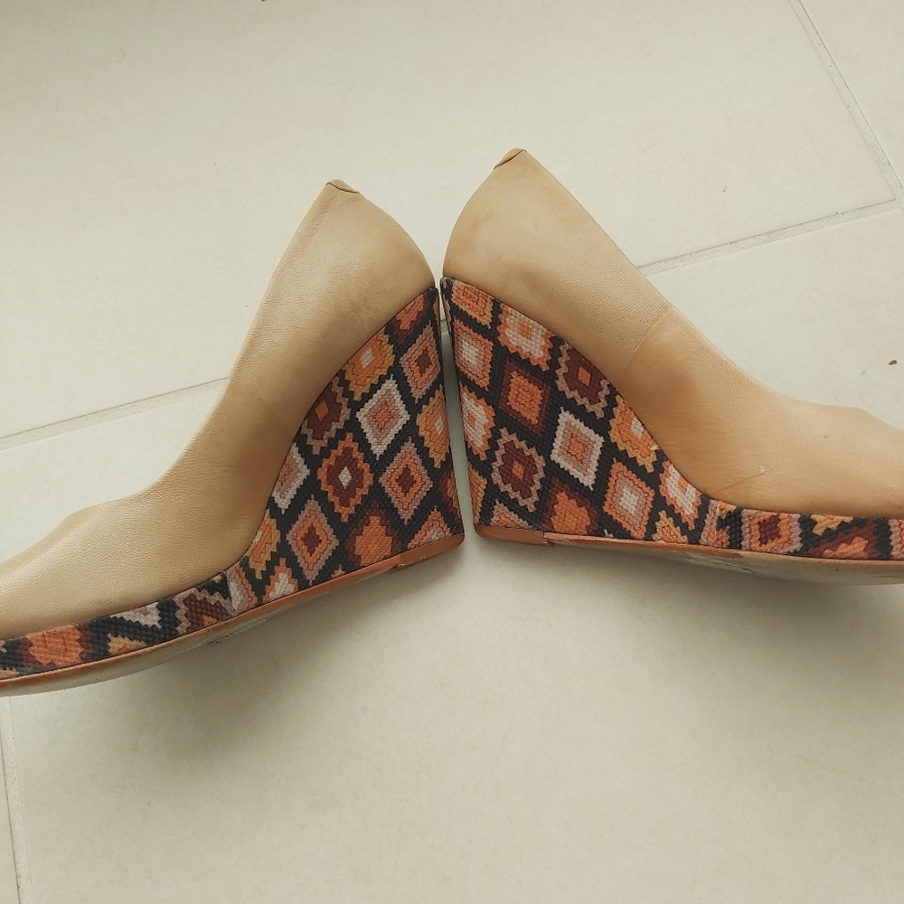 BCBG wedges